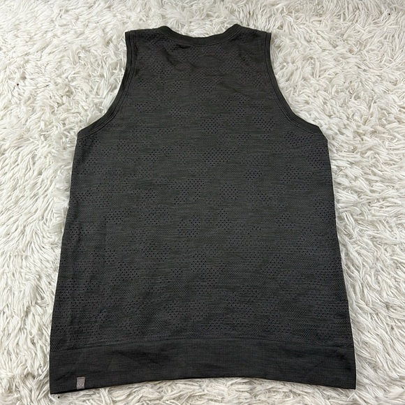 Lululemon Breeze By Muscle Tank Polar Spots Titanium / Black - Picture 5 of 5